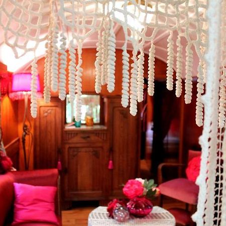 Roulottes Du Rouard Bed and Breakfast Camiers Kamer foto