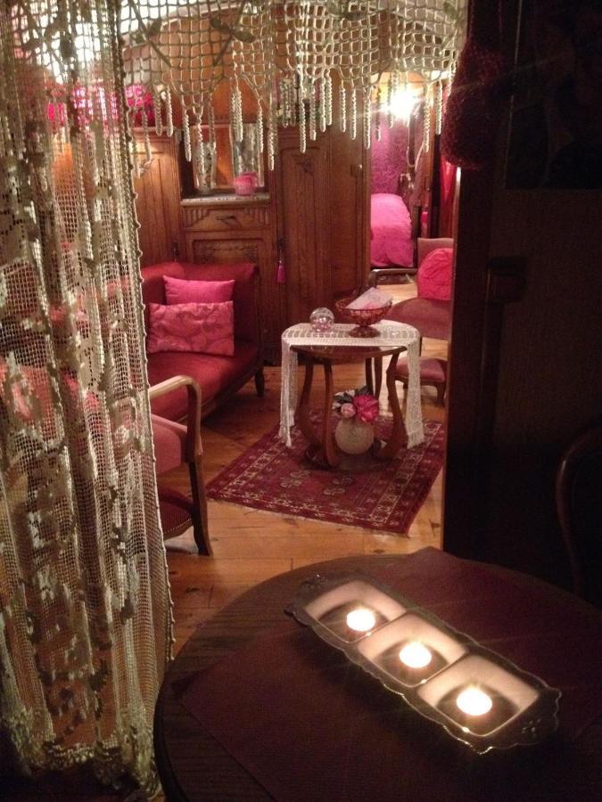 Roulottes Du Rouard Bed and Breakfast Camiers Buitenkant foto