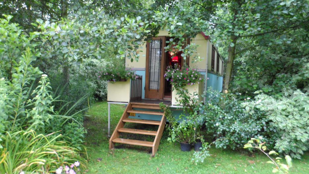 Roulottes Du Rouard Bed and Breakfast Camiers Kamer foto
