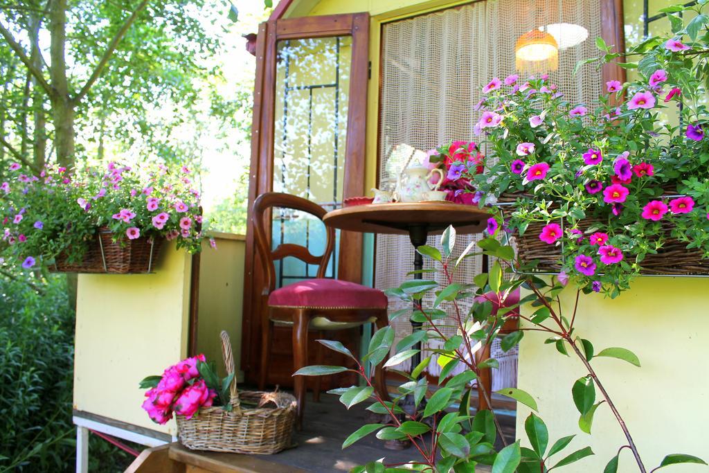 Roulottes Du Rouard Bed and Breakfast Camiers Buitenkant foto