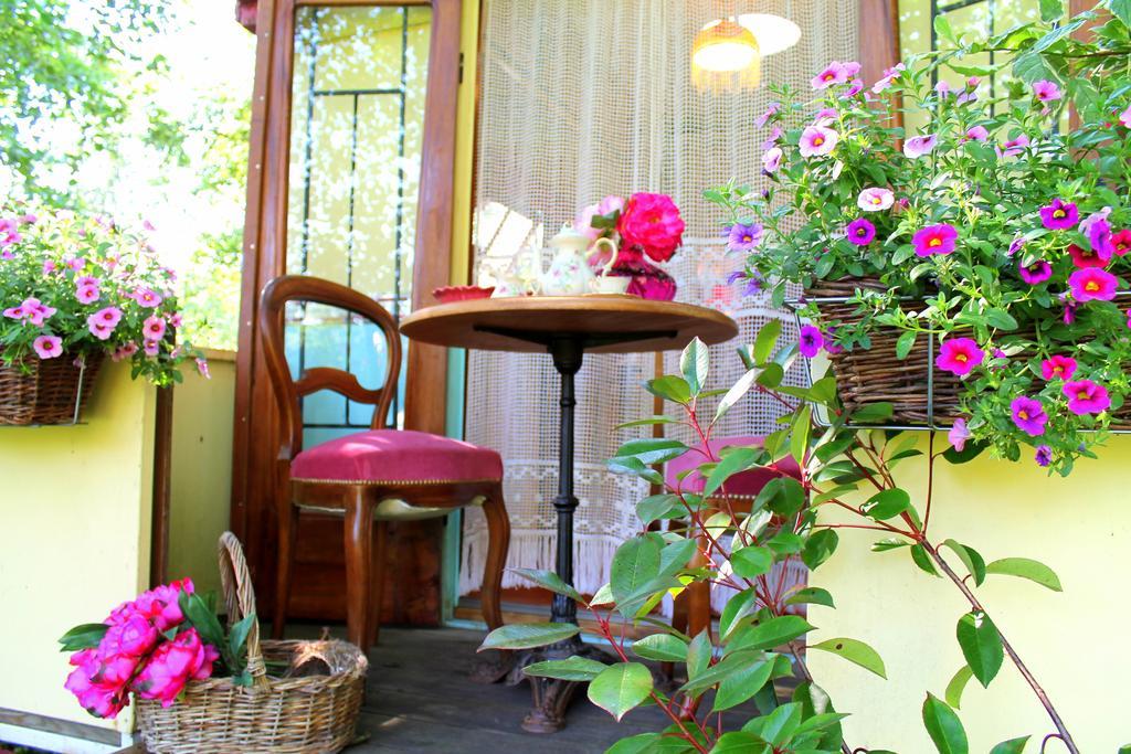 Roulottes Du Rouard Bed and Breakfast Camiers Buitenkant foto