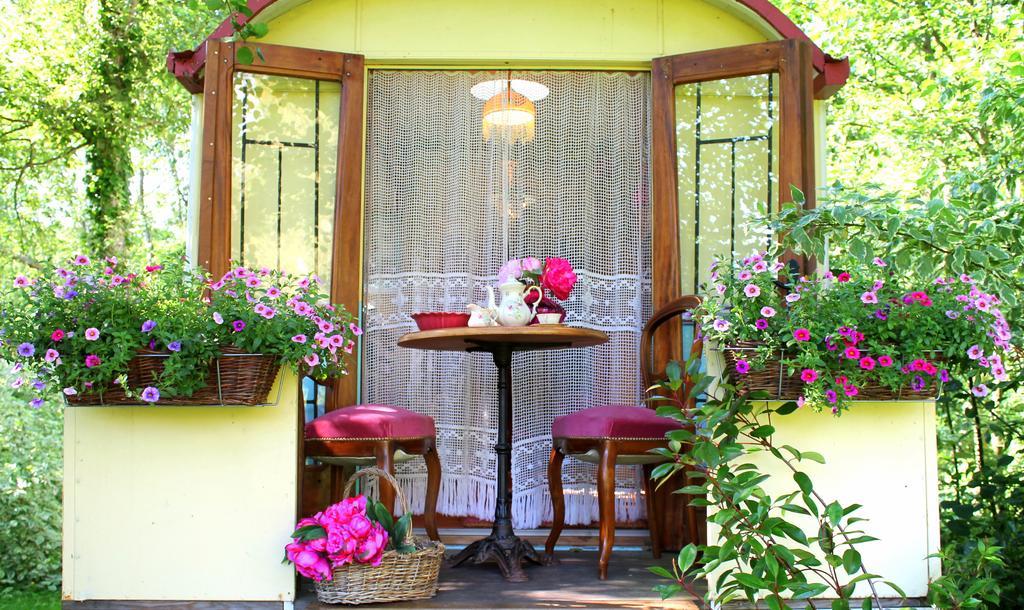 Roulottes Du Rouard Bed and Breakfast Camiers Kamer foto