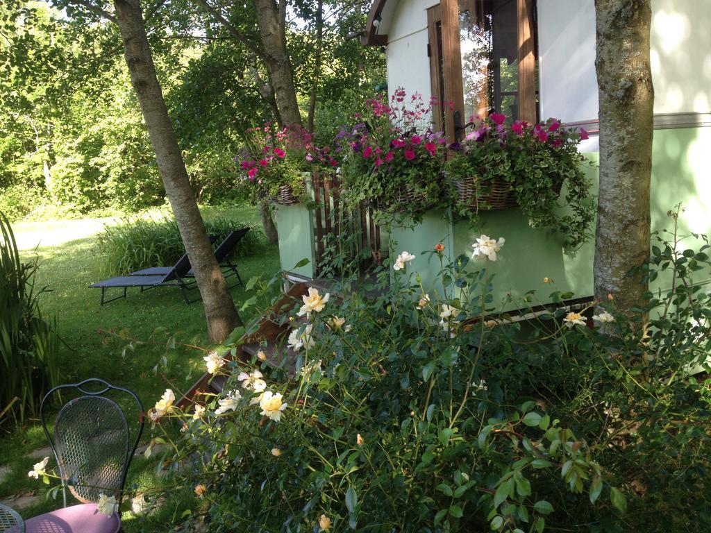 Roulottes Du Rouard Bed and Breakfast Camiers Buitenkant foto